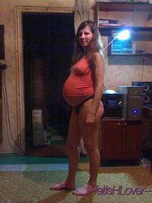 LINDA PEQUEÑA RUSA EMBARAZADA