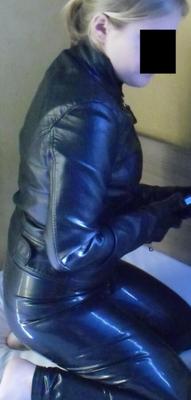 Zum ersten Mal Latex-Look