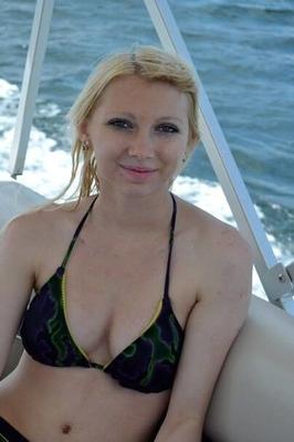пожалуйста, сделай фейк для этой красотки