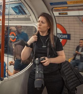 Симпатичная британская шлюшка обожает комментарии