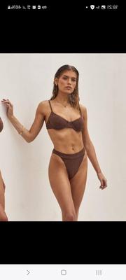 Garotas de biquíni e lingerie