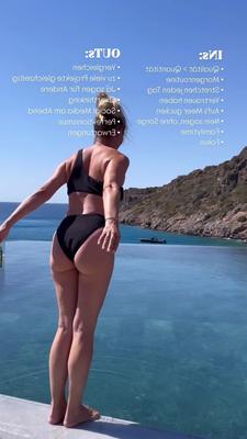 Alina Merkau est au bord de la piscine dans sa vie quotidienne