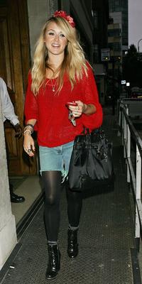 MILF Celebs in Pantyhose   Fearne Cotton UK