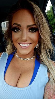 アシュリー 巨乳 カナダ人 ブロンド モデル