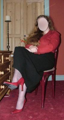 C in grey hose n heels
