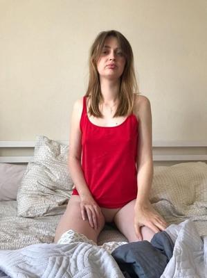 Katya, de Novosibirsk, na Rússia, abriu bem as pernas