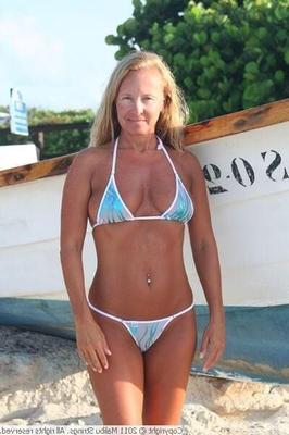 MILF et GILF en bikini