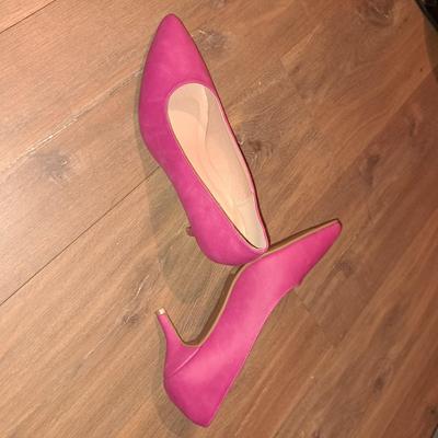 2 pair new pumps
