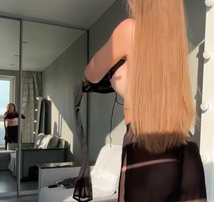 Mamelons YouTubers sexy