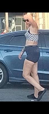PAWG 路上でふしだらな太ったお尻のふしだらな女