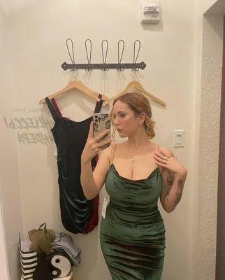 ローラ・マリー (lauramariexoxo) と彼女の巨大な天然乳!!!