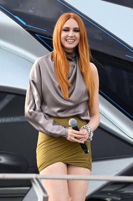 "Rouge chaud" Karen Gillan