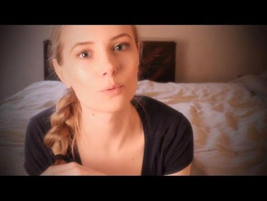 Blue Whisper ASMR 色白、ストロベリーブロンド、そして非現実的なボディ!