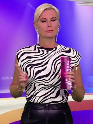 Kamilla S. geile verfickte GEZ Edelhure dans des tenues sexy !