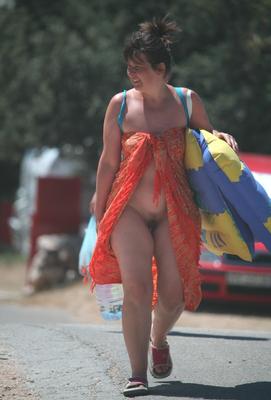 Bottomless women at the beach 