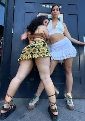 メレディス: セクシーなラティーナ、セクシーな露出狂のセクシーなラテン系ふしだらな女