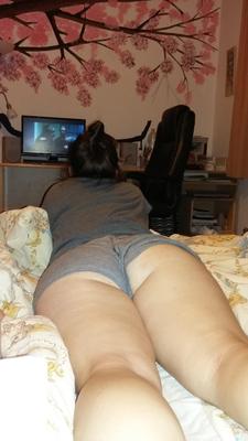 Exposed curvy gf