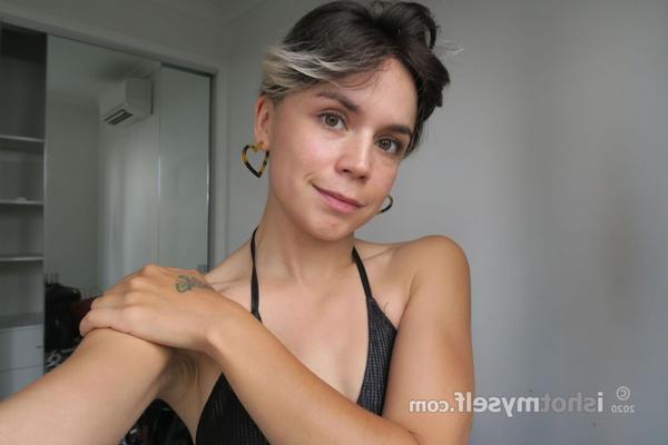 Мария, чилийская латина, снимает себя в любительском видео
