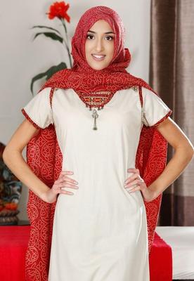 Fatima Bushra Dar   loves to flash