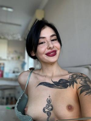 LuvEvelynClaire, горячая брюнетка с Reddit
