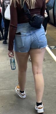 公共のお尻のふしだらな女