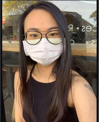 中国のオタクと彼女の白人の恋人