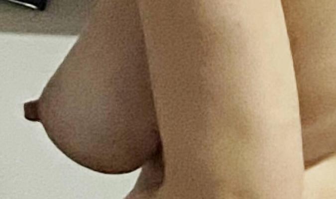 Беременная блондинка с красивыми сиськами
