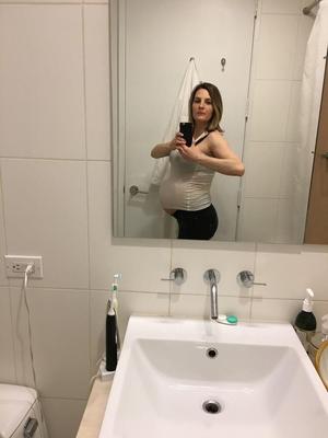 別の妊娠中の妻