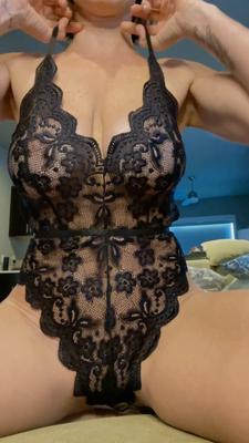 Lingerie noire beaux gros seins
