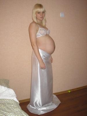 rubia caliente y embarazada