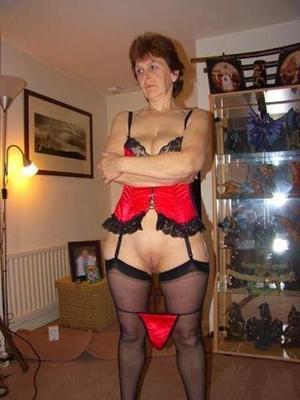 EN GUEPIERE CETTE LINGERIE QU ON ADORE LES VOIR PORTER 