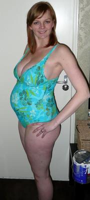 Joven rubia embarazada