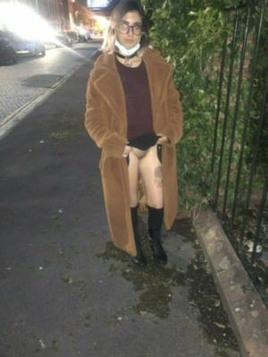 ウェブふしだらな女イタリア人露出アルテミス