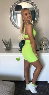 Chavs, Sin desnudo, Amarillo/Naranja.