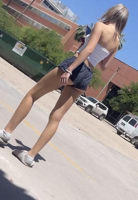 セクシーな生意気なブロンド