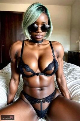Une fille sexy avec des lunettes se fait pilonner le cul