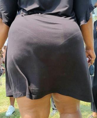 Candide Gros cul Ébène avec cul et jambes énormes
