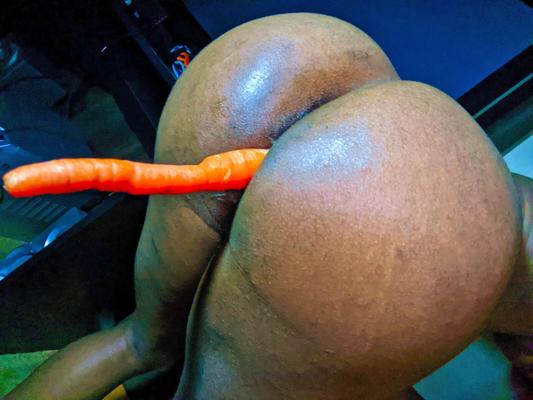 MENINO COM BUNDA GORDA SUCULENTA (CENOURA)