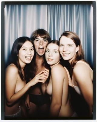 Wild Night Out - Художественное обнаженное тело (AI)