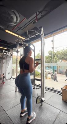 Fitgirl с большой попкой