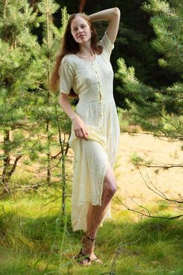 若いプロの外の赤毛の剃毛カスケード