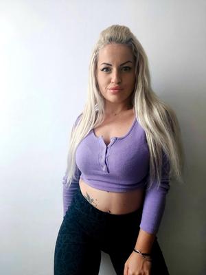 Gianina, uma bela MILF romena P.