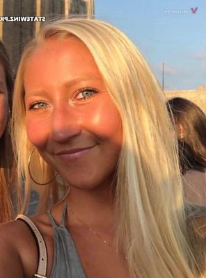 Caroline b Xposed