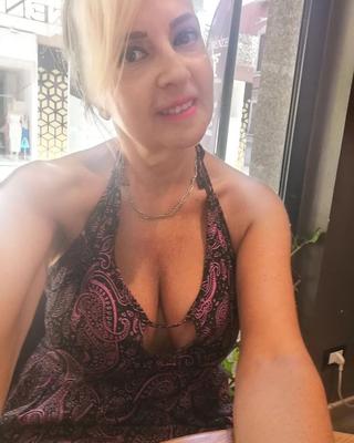 ITALIAN WIFE 