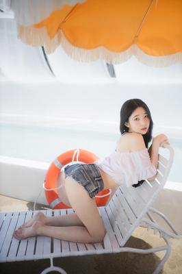 Yeon woo mini photobook.