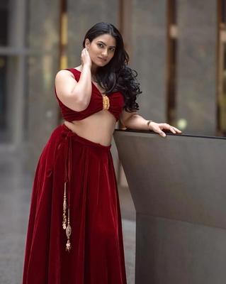 Madhuri Inapakolla Lanja Bangaloreは、本物のコールガールを利用できます