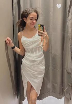 Yo French BeautyLisaはあなたの汚い足をなめるのが大好きです