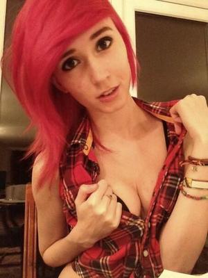Amateur Petite avec un cul parfait