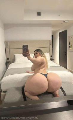 Гигантский лапа MscurvyDoll