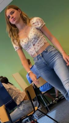 LvbottomcollegeCandidass Billen S Girl l
